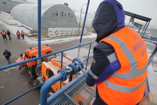 Treating roads with anti-icing materials