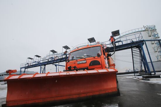 Treating roads with anti-icing materials