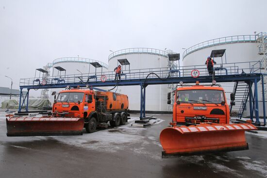 Treating roads with anti-icing materials
