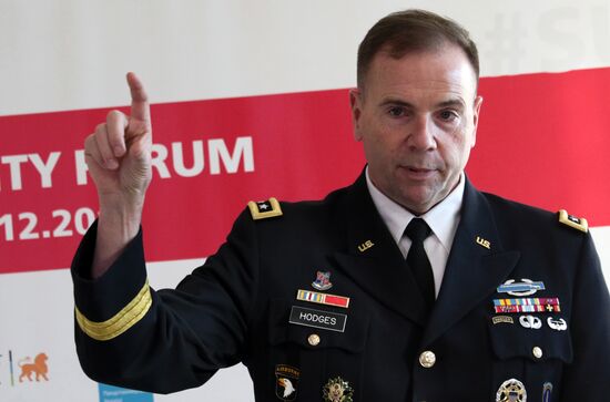 News conference of General Ben Hodges in Lviv