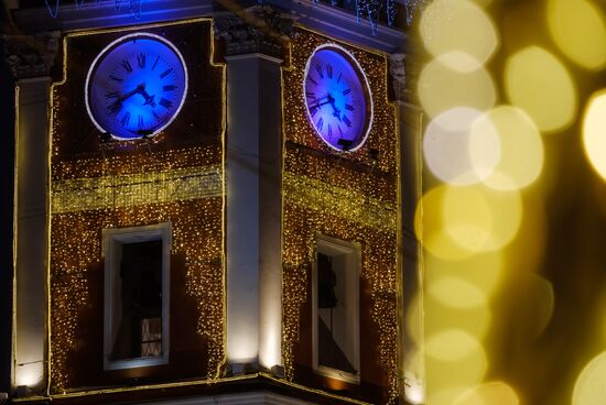 Nevsky Prospekt in St. Petersburg decorated for New Year's Eve