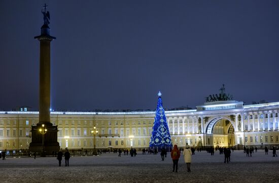 Nevsky Prospekt in St. Petersburg decorated for New Year's Eve