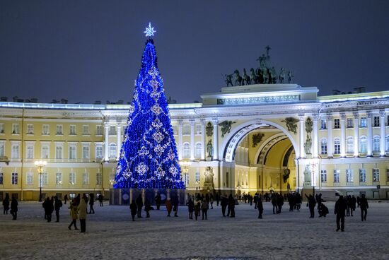 Nevsky Prospekt in St. Petersburg decorated for New Year's Eve