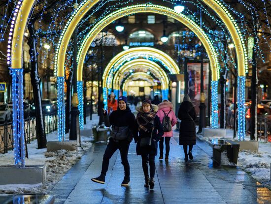 Nevsky Prospekt in St. Petersburg decorated for New Year's Eve