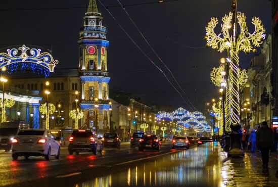 Nevsky Prospekt in St. Petersburg decorated for New Year's Eve