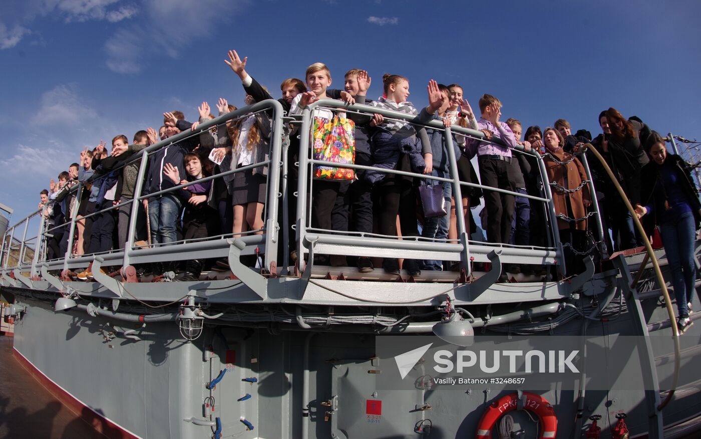 Schoolchildren join Young Army aboard the Moskva cruiser