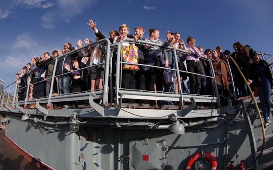 Schoolchildren join Young Army aboard the Moskva cruiser