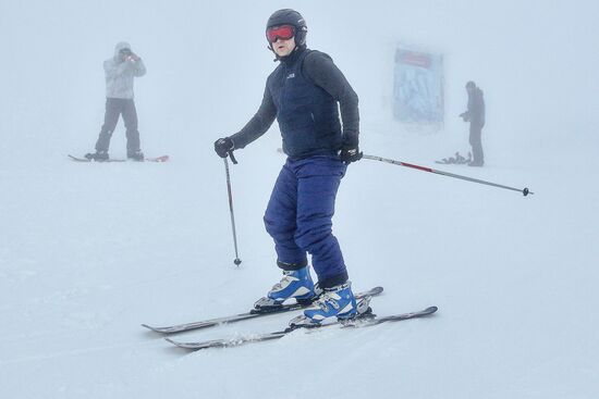 Alpine skiing season kicks off in Khibiny Mountains