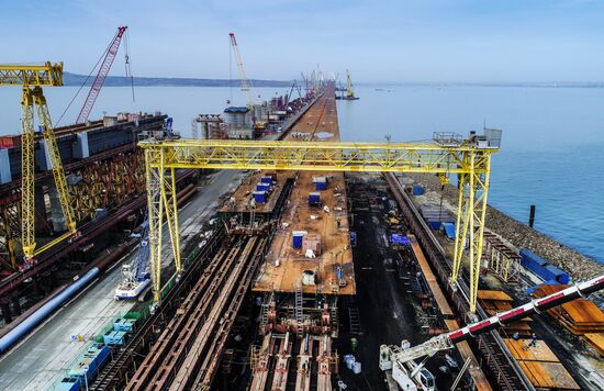 Crimean Bridge under construction