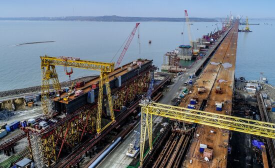 Crimean Bridge under construction