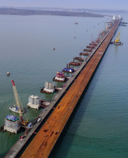 Crimean Bridge under construction