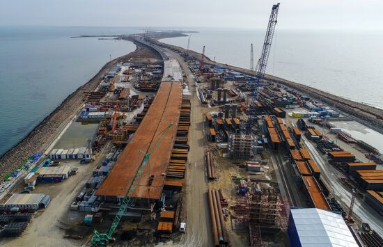 Crimean Bridge under construction