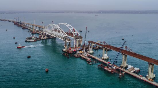 Crimean Bridge under construction