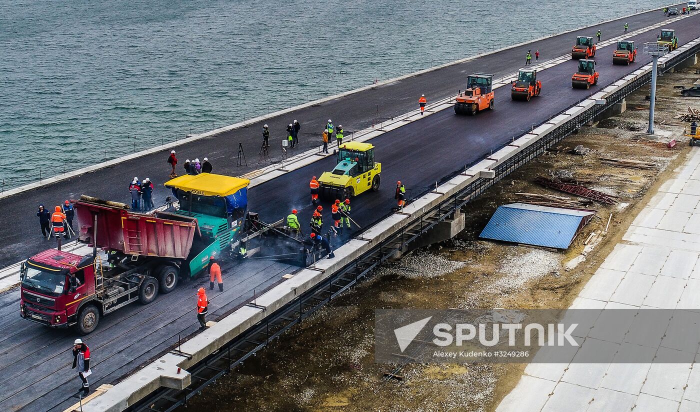 Crimean Bridge under construction