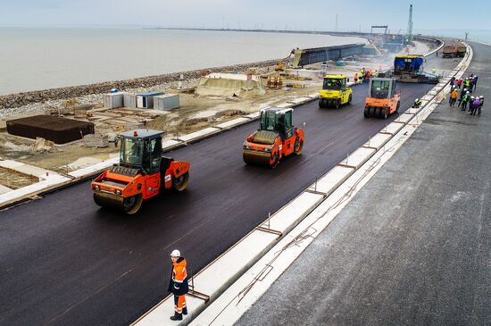 Crimean Bridge under construction