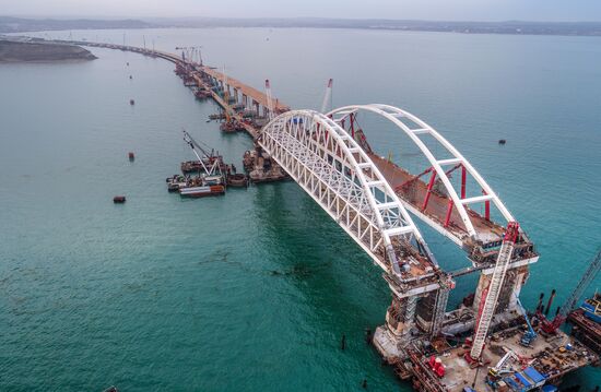 Crimean Bridge under construction