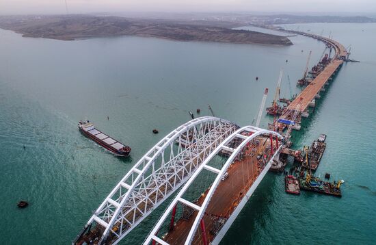 Crimean Bridge under construction