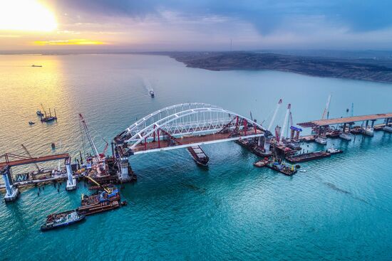 Crimean Bridge under construction