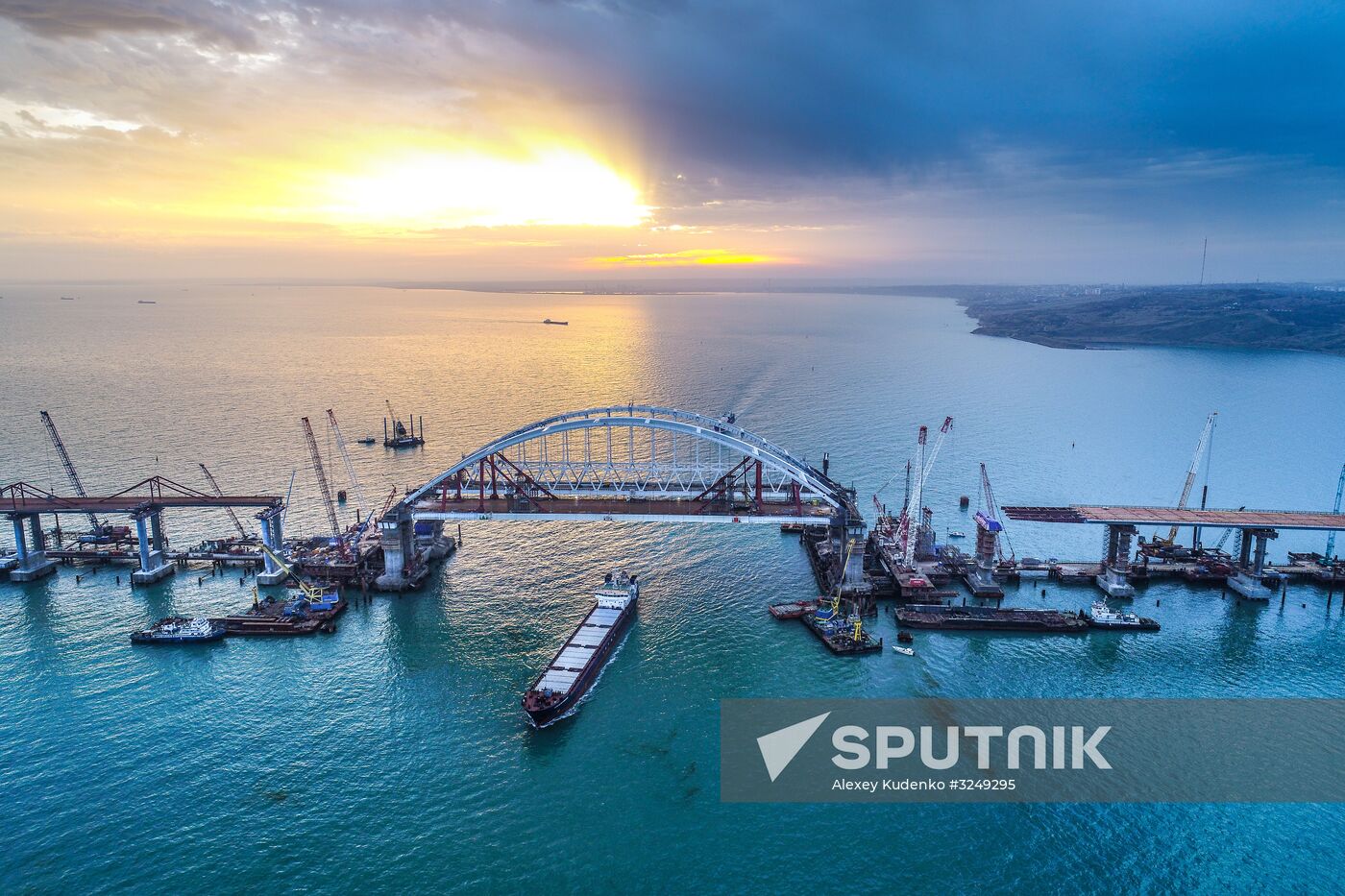 Crimean Bridge under construction