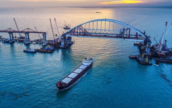 Crimean Bridge under construction