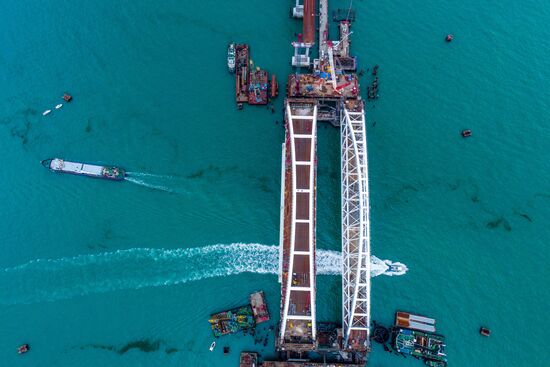 Crimean Bridge under construction