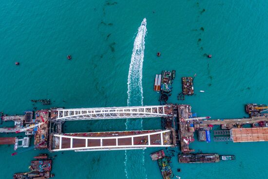 Crimean Bridge under construction