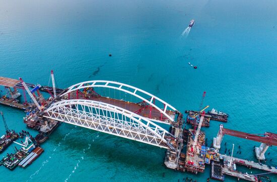 Crimean Bridge under construction