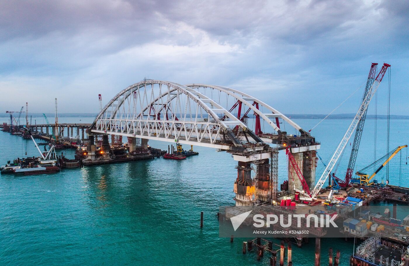 Crimean Bridge under construction