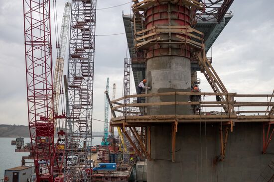Crimean Bridge under construction
