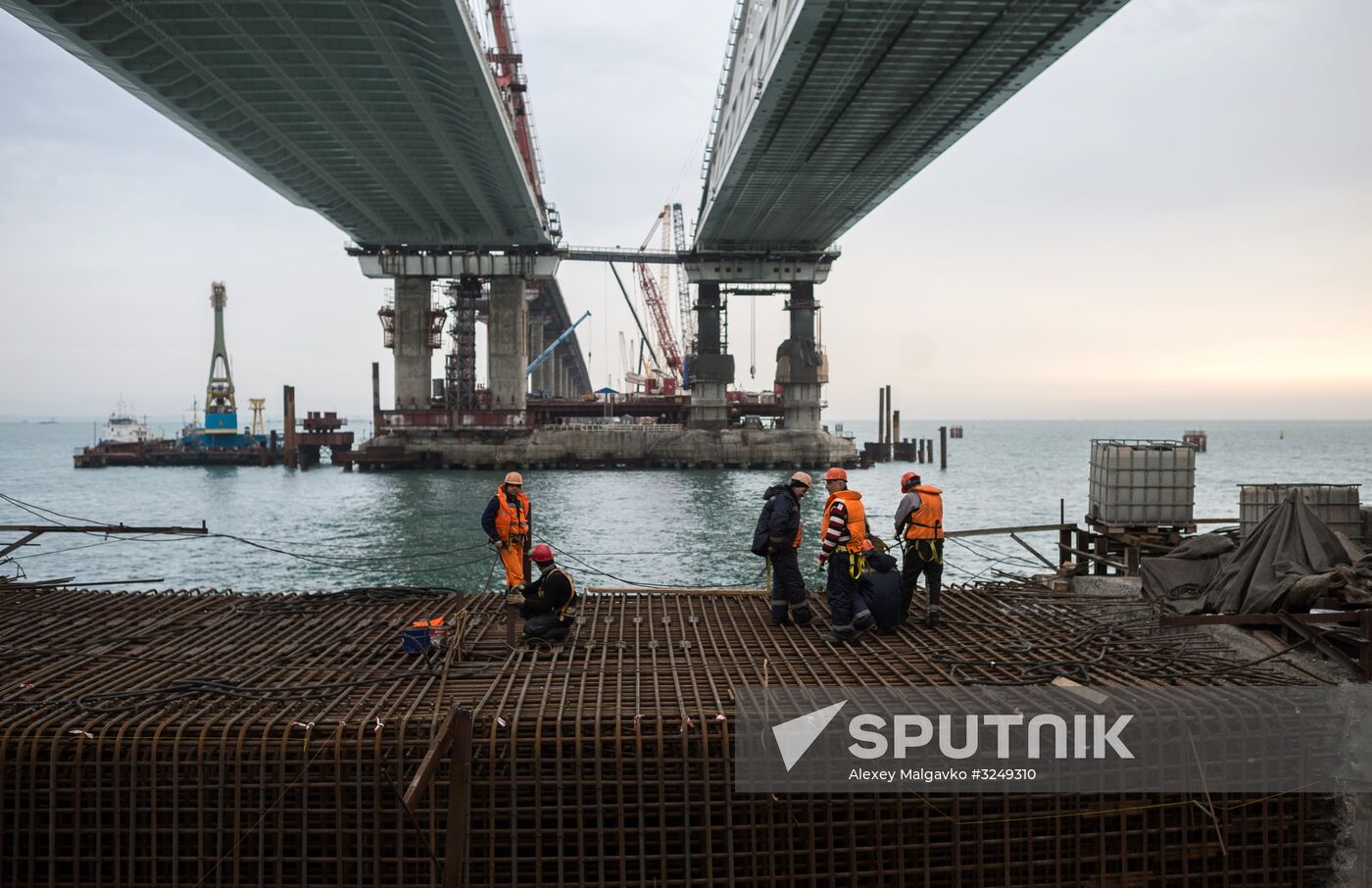 Crimean Bridge under construction