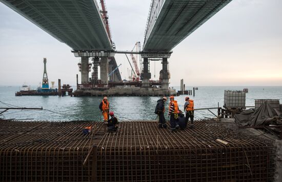 Crimean Bridge under construction