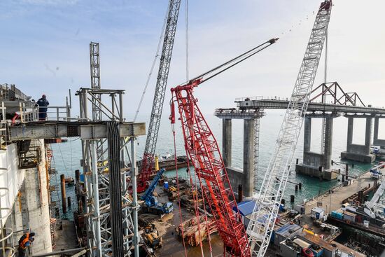 Crimean Bridge under construction