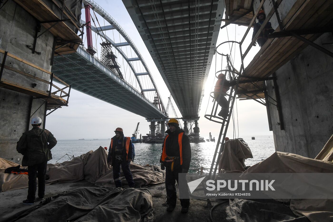 Crimean Bridge under construction