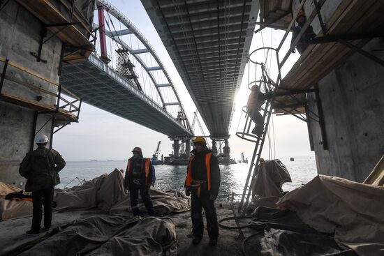 Crimean Bridge under construction
