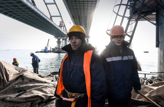 Crimean Bridge under construction