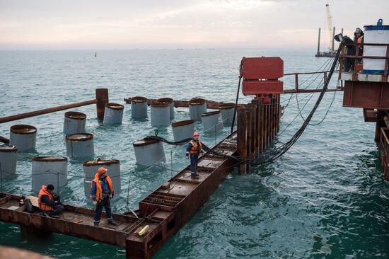 Crimean Bridge under construction