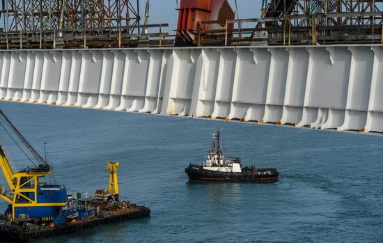 Crimean Bridge under construction