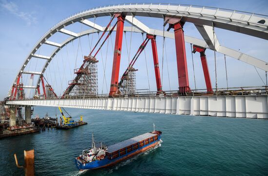 Crimean Bridge under construction