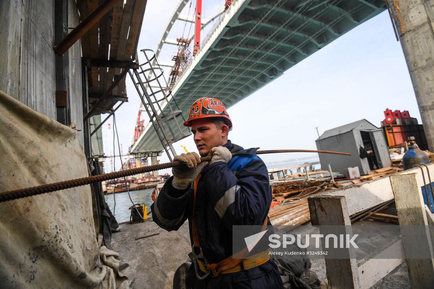 Crimean Bridge under construction