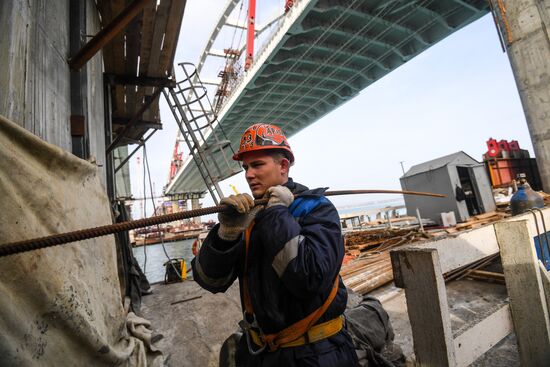 Crimean Bridge under construction