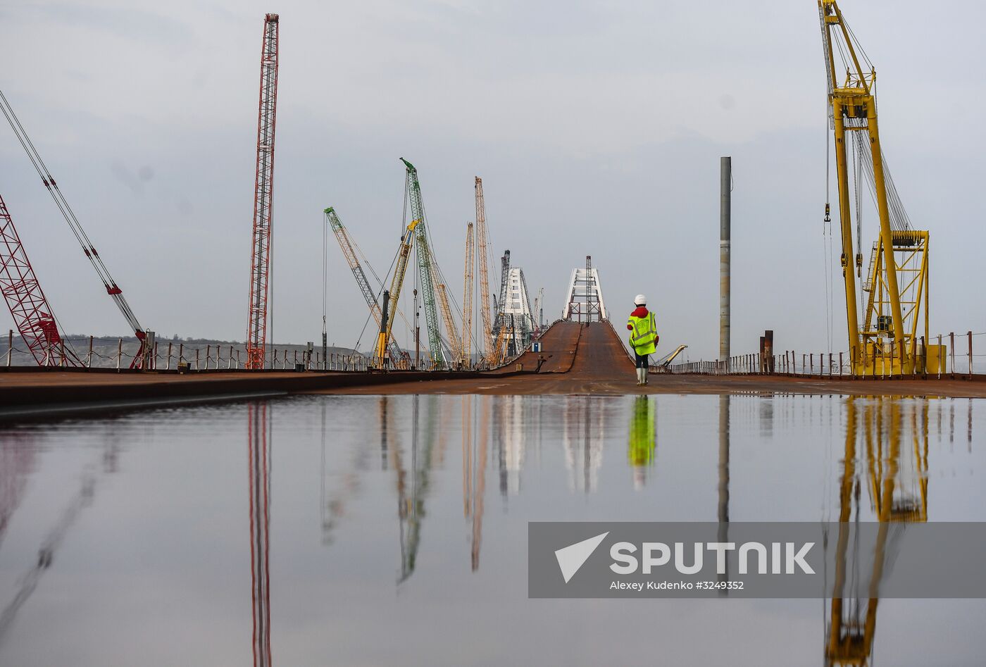 Crimean Bridge under construction