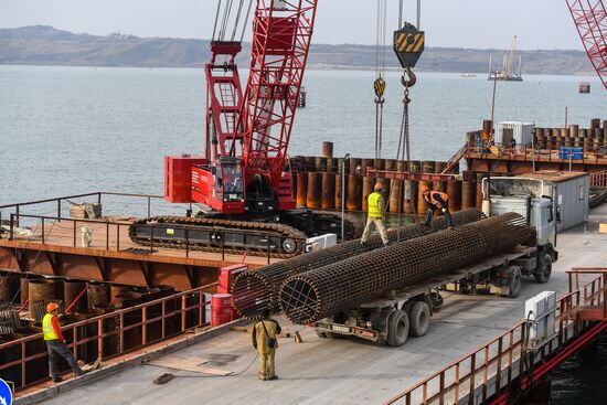 Crimean Bridge under construction