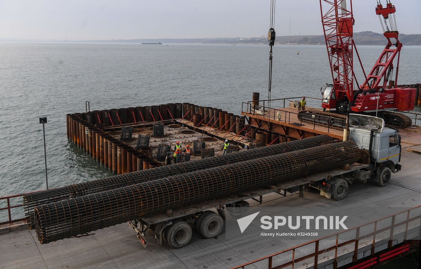 Crimean Bridge under construction