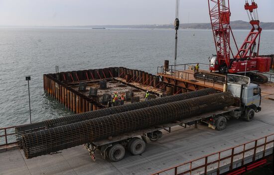 Crimean Bridge under construction