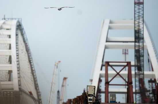 Crimean Bridge under construction