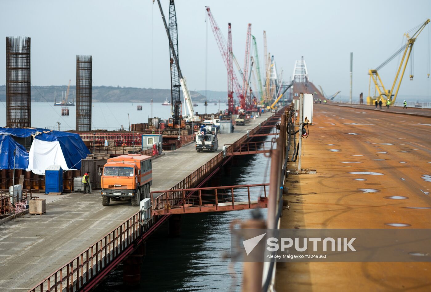 Crimean Bridge under construction