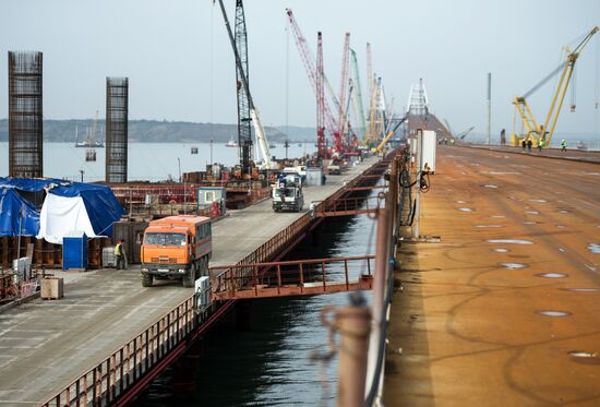 Crimean Bridge under construction