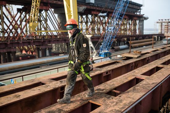 Crimean Bridge under construction