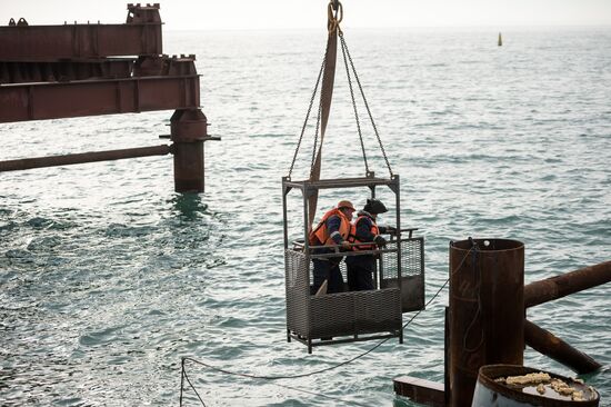 Crimean Bridge under construction