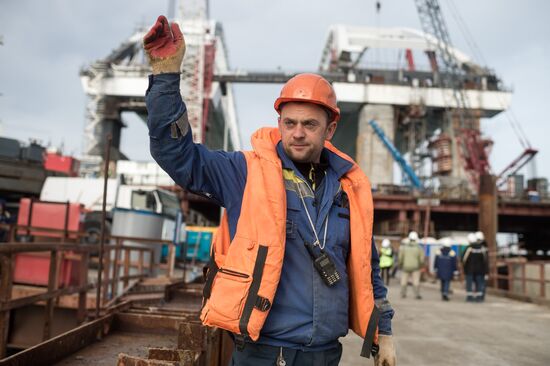 Crimean Bridge under construction